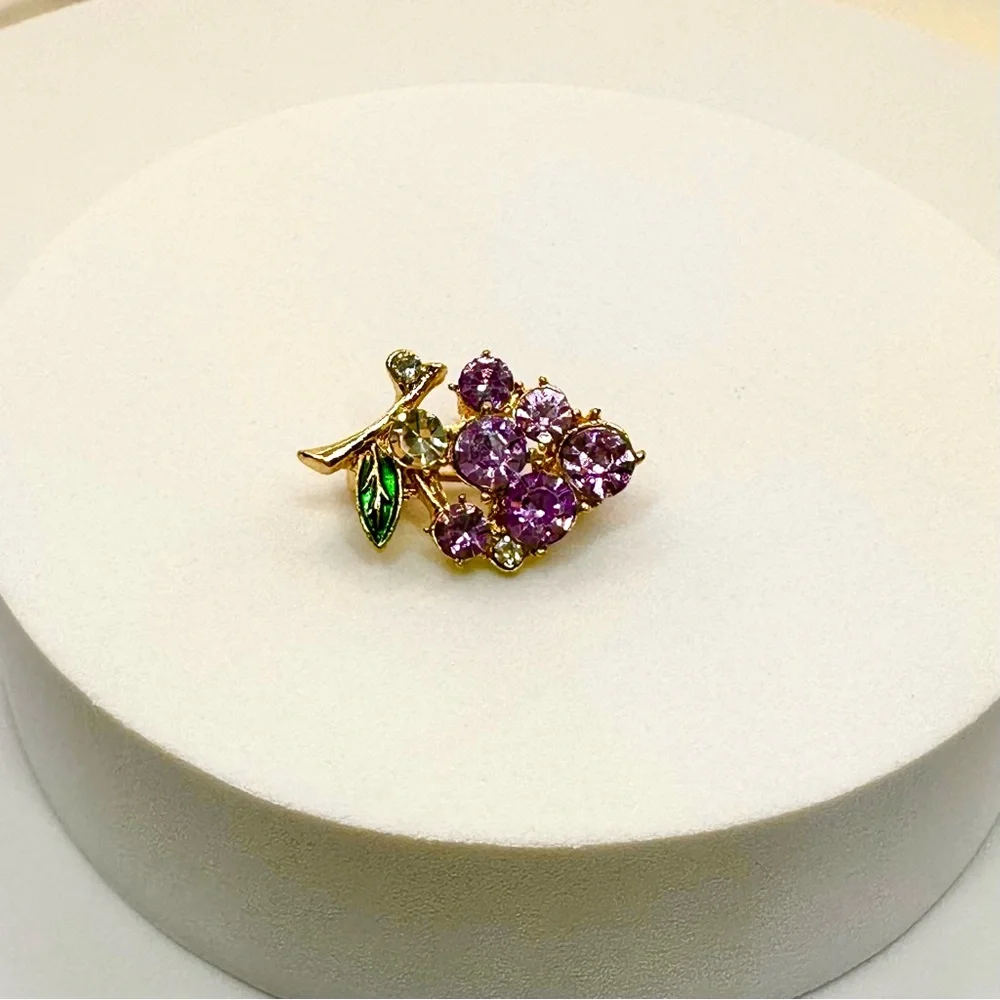 NWOT - Elegant Purple and Gold Grape Cluster Brooch - Picture 6 of 13